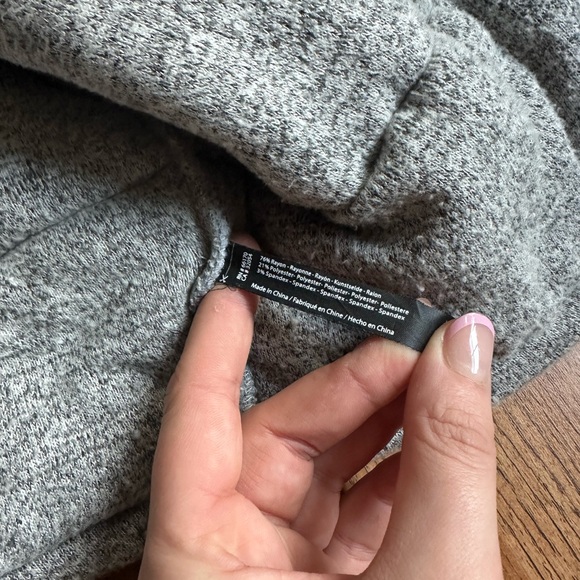 Urban outfitters cropped sweater/jacket - Picture 7 of 12